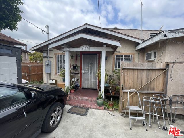 1137 N Normandie Avenue, Los Angeles CA: https://media.crmls.org/mediaz/56c25e6a-99df-49f7-a0f9-11417fd36f84.jpg