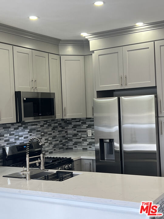 19009 Sherman Way, Reseda CA: https://media.crmls.org/mediaz/56c25f96-967e-4523-afab-e2dbb5de96c1.jpg