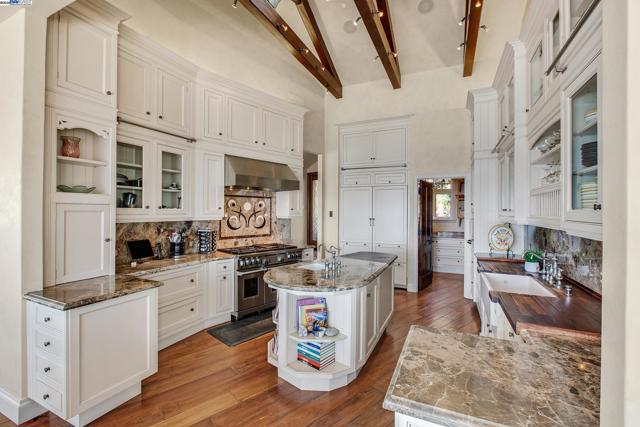 797 Las Olas Dr, Aptos CA: https://media.crmls.org/mediaz/56c2d9c2-8540-4bef-8bcb-e48f3ee27fcc.jpg