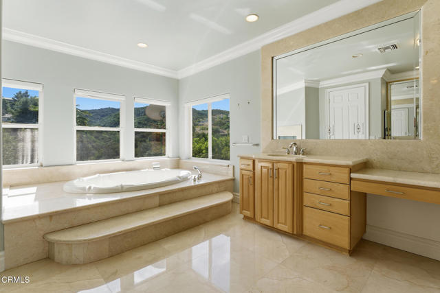 Detail Gallery Image 20 of 39 For 4174 Elm View Dr, Los Angeles,  CA 91316 - 5 Beds | 5 Baths