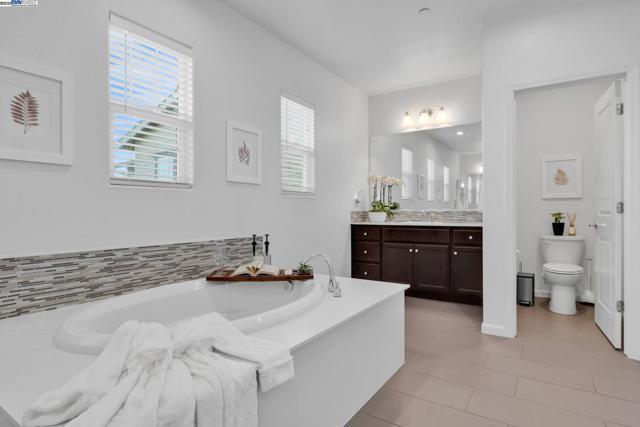 2305 Augusta Ave, Tracy CA: https://media.crmls.org/mediaz/56c3708e-a15d-494d-9321-0cdabdbcbf06.jpg