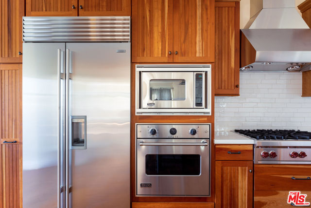 702 Pacific Ave., Venice CA: https://media.crmls.org/mediaz/56c3883f-0a0d-4b0c-9c42-781882ea97f0.jpg