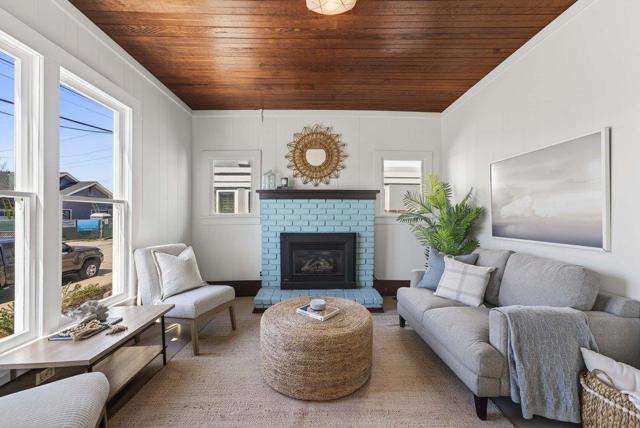 222 2nd Avenue, Santa Cruz CA: https://media.crmls.org/mediaz/56c3b1af-b5b1-4721-86bc-d78e875099ce.jpg