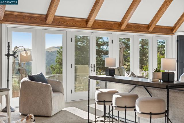 4860 Venner Rd, Martinez CA: https://media.crmls.org/mediaz/56c3c3bc-07c6-4f25-97e2-1cead7225a6f.jpg