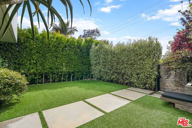 1102 Amoroso Place, Venice CA: https://media.crmls.org/mediaz/56c3edd1-46eb-4be7-90e4-1a7e20931f83.jpg