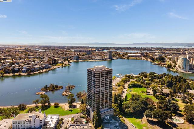 Details for 565 Bellevue  1903, Oakland, CA 94610
