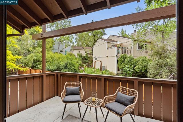 879 Camelback Pl, Pleasant Hill CA: https://media.crmls.org/mediaz/56c51081-93e4-48a7-a372-12f568f0e4a2.jpg