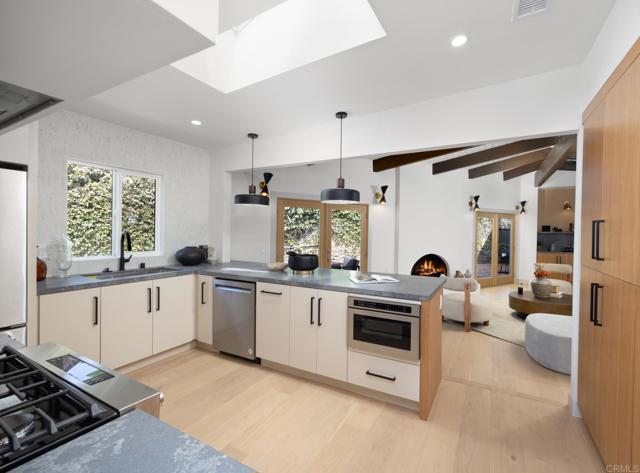 Detail Gallery Image 14 of 35 For 7525 Piper Pl, Los Angeles,  CA 90045 - 3 Beds | 2 Baths