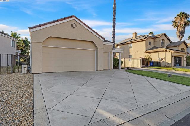 2380 Wayfarer Dr, Discovery Bay CA: https://media.crmls.org/mediaz/56c543d6-a483-4ef9-ac9f-ef6ac5d810eb.jpg