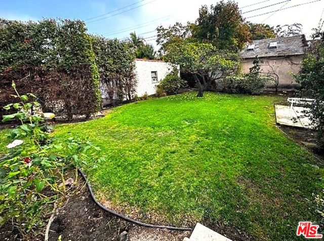 914 S Burnside Avenue, Los Angeles CA: https://media.crmls.org/mediaz/56c54698-97d6-4cfe-bedd-f725ab599d9d.jpg