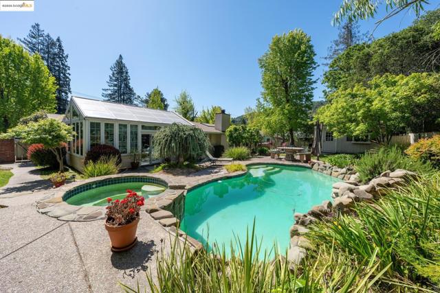 14 El Camino Moraga, Orinda CA: https://media.crmls.org/mediaz/56c55f59-edc1-46e2-bb0f-28cd6266a26e.jpg