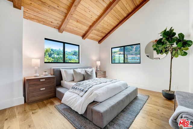 2506 Zorada Drive, Los Angeles CA: https://media.crmls.org/mediaz/56c579f7-0d61-43b0-8939-78592d57e795.jpg