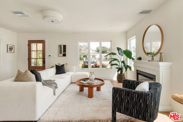 2221 Virginia Road, Los Angeles CA: https://media.crmls.org/mediaz/56c58123-042a-451d-a458-e8fff3d46a95.jpg