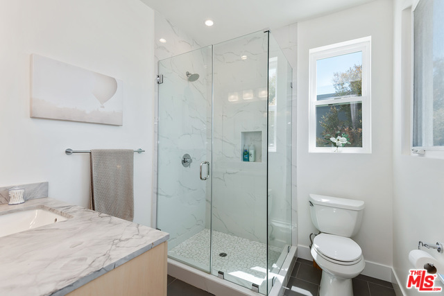 7447 W 81ST Street, Los Angeles CA: https://media.crmls.org/mediaz/56c5b41a-4977-48b3-a2bc-808dd2fff849.jpg