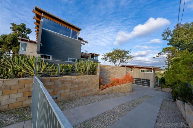 1635 Gascony Rd, Encinitas CA: https://media.crmls.org/mediaz/56c5bd8e-dfbb-4ee3-97d2-ca279cc79b2b.jpg