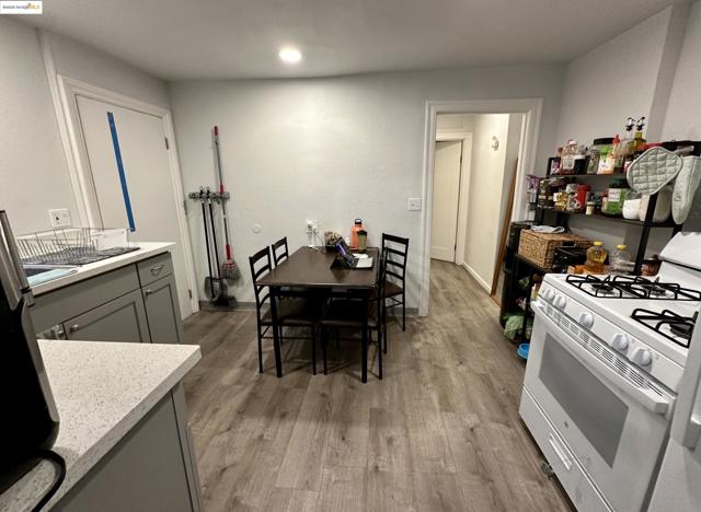933 Kentucky St, Vallejo CA: https://media.crmls.org/mediaz/56c5d552-5cc4-4a72-ae45-4202c75b5a9f.jpg