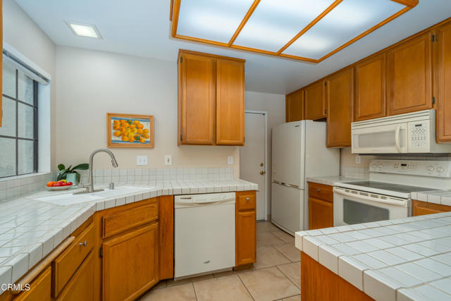 Detail Gallery Image 15 of 29 For 1356 El Lazo Ct, Camarillo,  CA 93012 - 2 Beds | 2 Baths