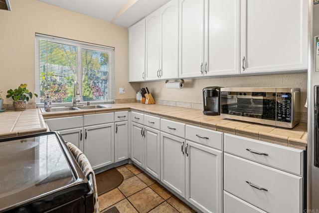 Detail Gallery Image 8 of 27 For 758 S 65th St, San Diego,  CA 92114 - 4 Beds | 2 Baths