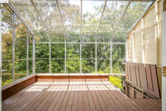 2654 Bush St, San Francisco CA: https://media.crmls.org/mediaz/56c67870-5112-404a-9114-8a0a0928a2f7.jpg