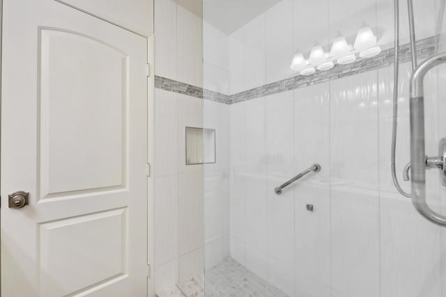 Image 22 of 41 For 2601 Broadmoor Drive 2