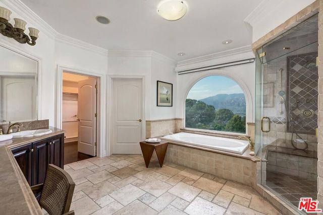 Image 20 of 43 For 732 Saint Katherine Drive