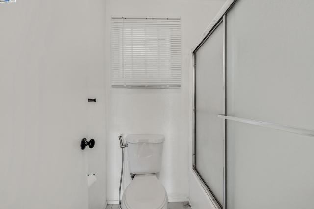 Image 21 of 36 For 681 Royston Ln  331