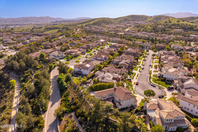 13290 Red Bird Court, Moorpark CA: https://media.crmls.org/mediaz/56c7cedc-58e3-45ad-b0f0-eeba9e6320e4.jpg