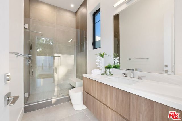 14812 Morrison Street, Sherman Oaks CA: https://media.crmls.org/mediaz/56c7d658-ad31-45a3-9adf-6f93753faf46.jpg