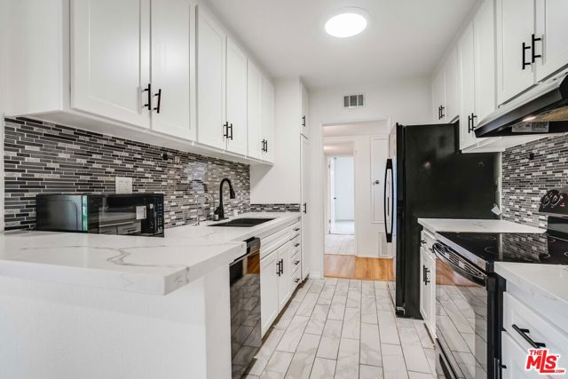 18307 Burbank Boulevard, Tarzana CA: https://media.crmls.org/mediaz/56c82198-a5c5-48dc-b041-16eaca3c5ca4.jpg