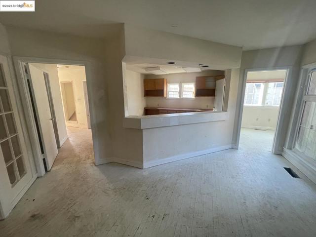 2890 Concord BLVD, Concord CA: https://media.crmls.org/mediaz/56c86dc4-0478-49f2-a411-509ba46a3e1c.jpg