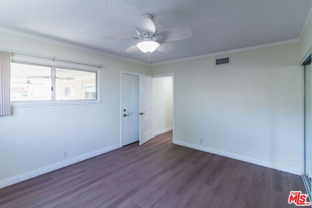 8646 Corbin Avenue, Northridge CA: https://media.crmls.org/mediaz/56c88a2d-59b8-4680-8a2a-4155ef4acec1.jpg