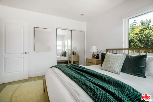 2700 Carmar Drive, Los Angeles CA: https://media.crmls.org/mediaz/56c949c5-3c00-49de-b603-f842a8a94c07.jpg