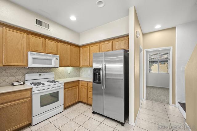 1338 Caminito Fabrizio, Chula Vista CA: https://media.crmls.org/mediaz/56c9806c-a970-4ee5-ae24-a61a072ce6cf.jpg