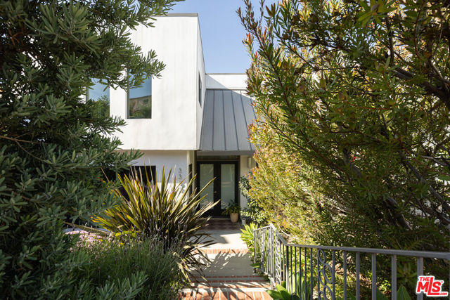 3360 Ley Drive, Los Angeles CA: https://media.crmls.org/mediaz/56c9efbf-da3d-4e58-a963-ec731cce76de.jpg