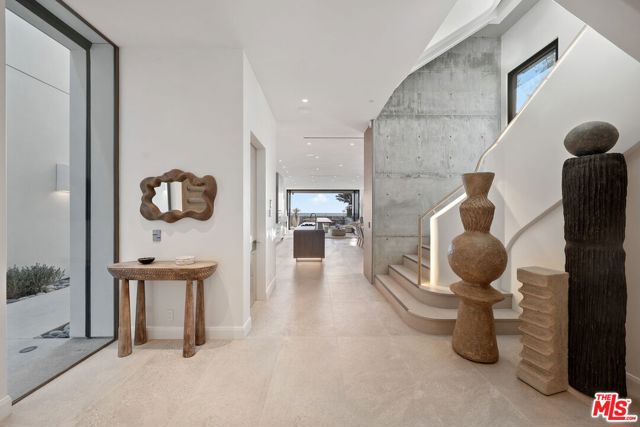 938 -940 Palisades Beach Road, Santa Monica CA: https://media.crmls.org/mediaz/56ca2d6d-821f-4e66-8614-9e0fb45229a2.jpg