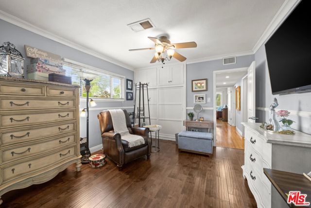 6432 Petit Avenue, Van Nuys CA: https://media.crmls.org/mediaz/56ca30c4-4c54-46d6-a0f6-cdd9294c9c73.jpg