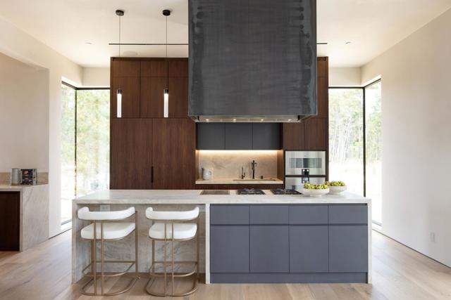 31 Poppy Lane, Pebble Beach CA: https://media.crmls.org/mediaz/56ca47f1-3409-49df-b654-924828ff349a.jpg