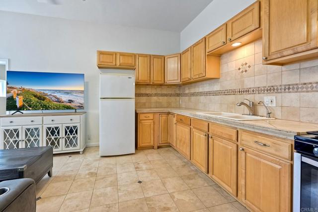 Detail Gallery Image 11 of 41 For 343 Hill Dr, Vista,  CA 92083 - 3 Beds | 2 Baths