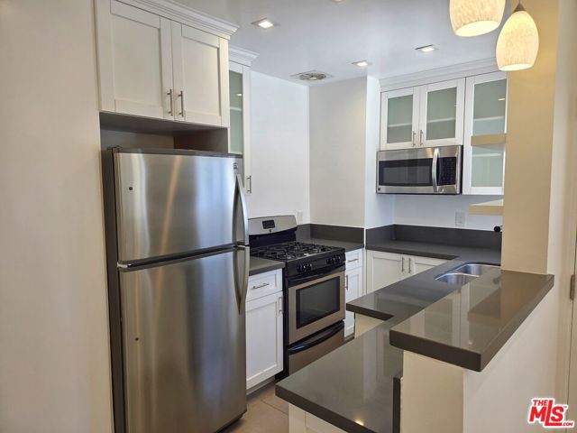 Image 7 of 14 For 130 San Vicente Boulevard 132 B