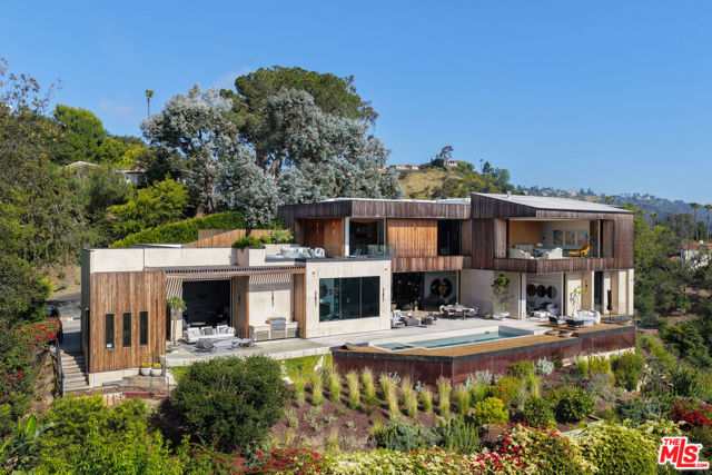 5 Bed Home for Sale in Los Angeles, California