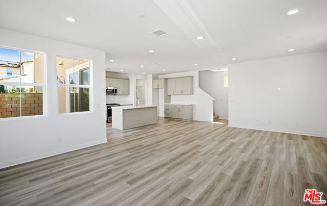 13889 Bell Way, Fontana CA: https://media.crmls.org/mediaz/56cca5cc-053e-44d0-8e34-5b5fffca4642.jpg