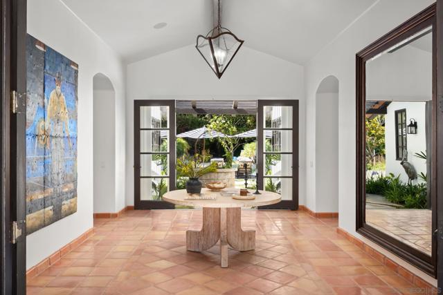 5354 El Camino Del Norte, Rancho Santa Fe CA: https://media.crmls.org/mediaz/56ccad1b-0fc4-4fa0-befb-21af224675ac.jpg
