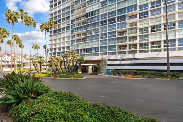 1710 Avenida Del Mundo, Coronado CA: https://media.crmls.org/mediaz/56cd4145-6f35-4130-ba58-787da5fc2158.jpg