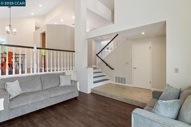 313 Willowwood Ct, Vacaville CA: https://media.crmls.org/mediaz/56cd98c3-0b41-4732-8c29-08121630c7b7.jpg