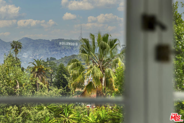 6749 Whitley Terrace, Los Angeles CA: https://media.crmls.org/mediaz/56cdb273-4fc9-4297-a5c9-695b337b53a9.jpg