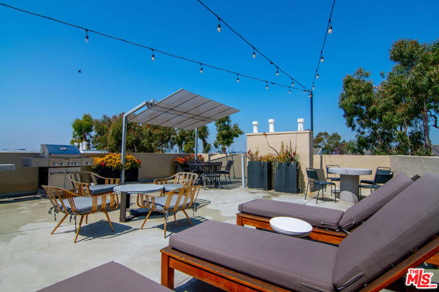 740 N Kings Road, West Hollywood CA: https://media.crmls.org/mediaz/56ce4a42-4f3b-4731-817d-8d81868cbfd8.jpg