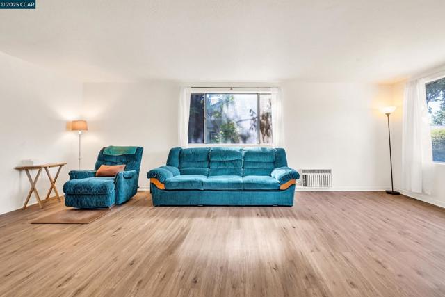 367 Rose Avenue, Pleasanton CA: https://media.crmls.org/mediaz/56cfbadb-40e7-42ed-a73f-e6dd184e669f.jpg