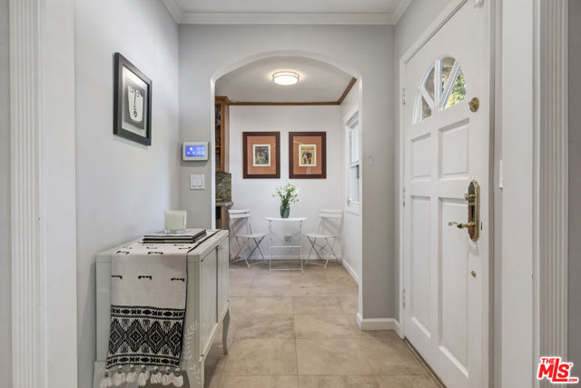 4219 Saugus Avenue, Sherman Oaks CA: https://media.crmls.org/mediaz/56cfdcad-7c65-4347-b209-64db3ce66703.jpg