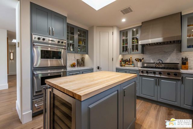 8 Surrey Court, Rancho Mirage CA: https://media.crmls.org/mediaz/56cff5c4-c360-4c98-a65a-d68074a0a2f6.jpg