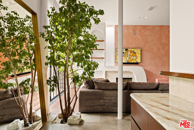 2341 Wilson Avenue, Venice CA: https://media.crmls.org/mediaz/56cff882-4aa3-4d33-ad3b-eb46ac01268a.jpg